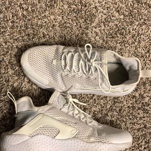 Nike Air Huarache white size 10 women’s